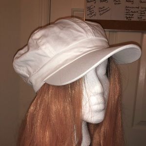White canvas pageboy hat
